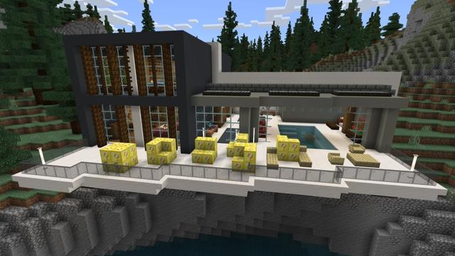 Screenshot of the Minecraft Bedrock Marketplace product Lucky Blocks created by Fall Studios.