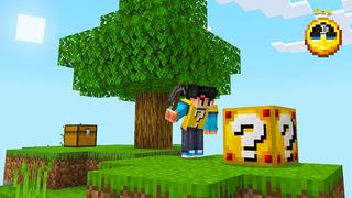 Screenshot of the Minecraft Bedrock Marketplace product 100 Days Lucky Block created by Razzleberries.